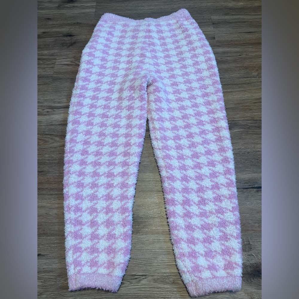 SKIMS Pink and White Pajama Set - Picture 14 of 15